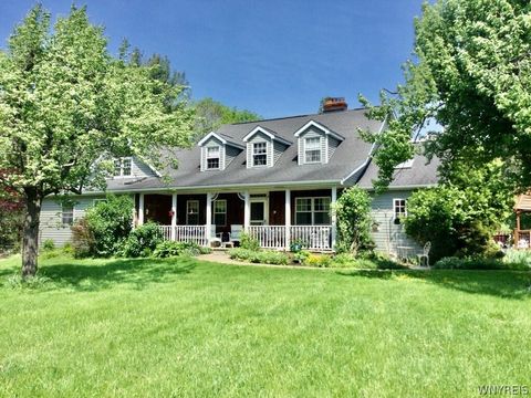 Photo of 639 County Line Road, Darien, NY 14004 (MLS # B1682123)