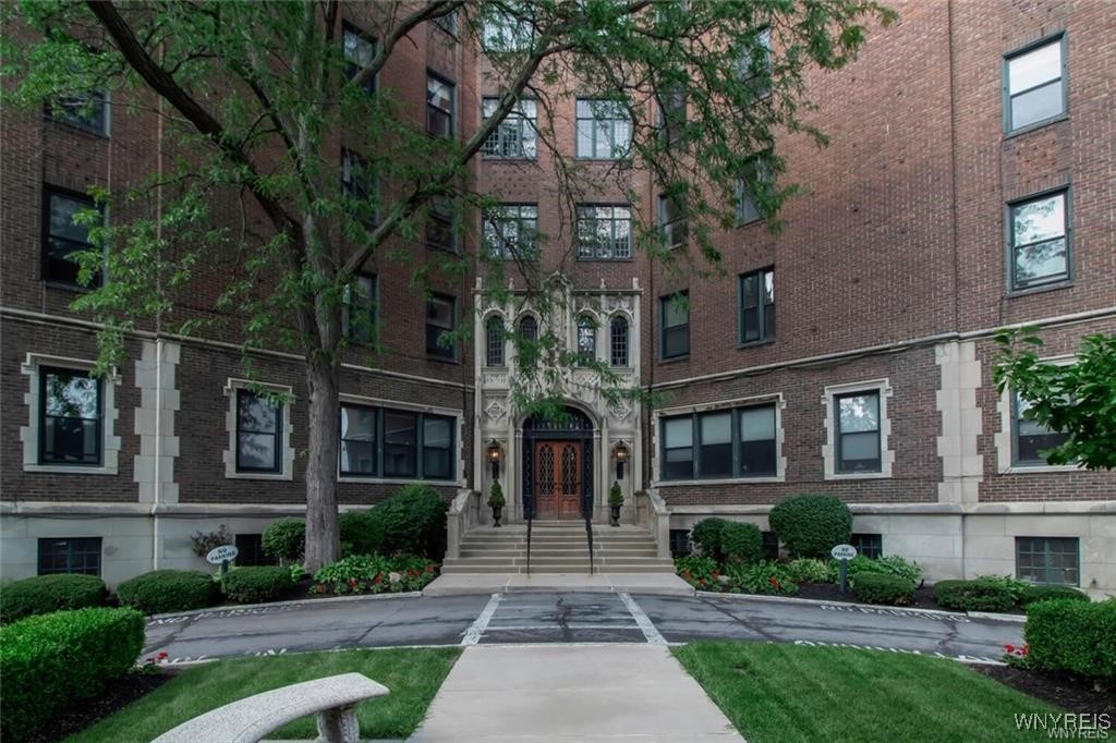 800 W Ferry Street #9D, Buffalo, New York image 2