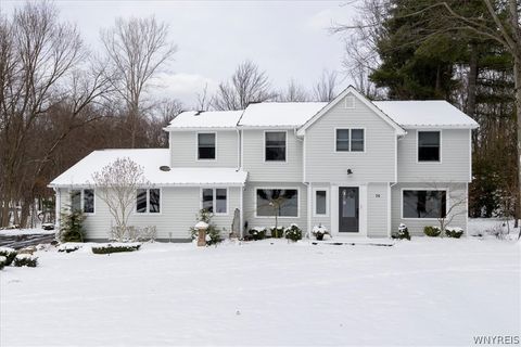 Photo of 14 Tanglewood Drive E, Orchard Park, NY 14127 (MLS # B1667101)