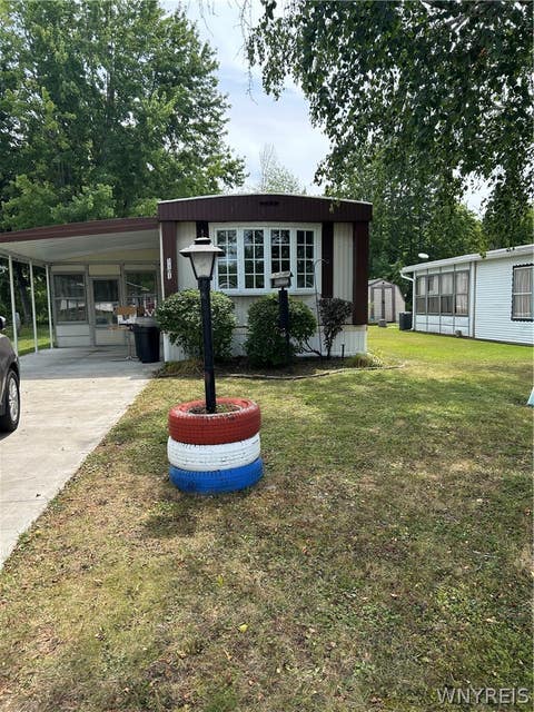 Photo of 1101 Creekside Drive, Evans, NY 14047 (MLS # B1703693)