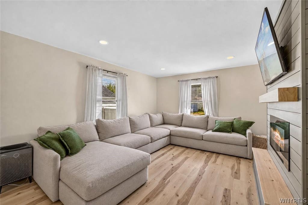 Photo of 814 83rd Street, Niagara Falls, NY 14304 (MLS # B1704028)