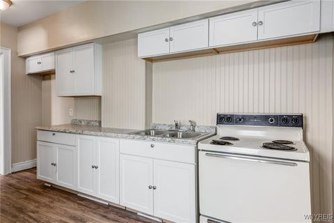 Tiny photo for 1906 Whitney Avenue, Niagara Falls, NY 14301 (MLS # B1656582)