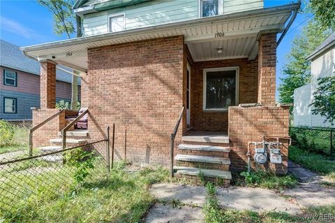 Tiny photo for 1906 Whitney Avenue, Niagara Falls, NY 14301 (MLS # B1656582)