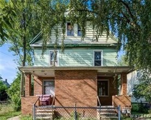 Photo of 1906 Whitney Avenue, Niagara Falls, NY 14301 (MLS # B1656582)