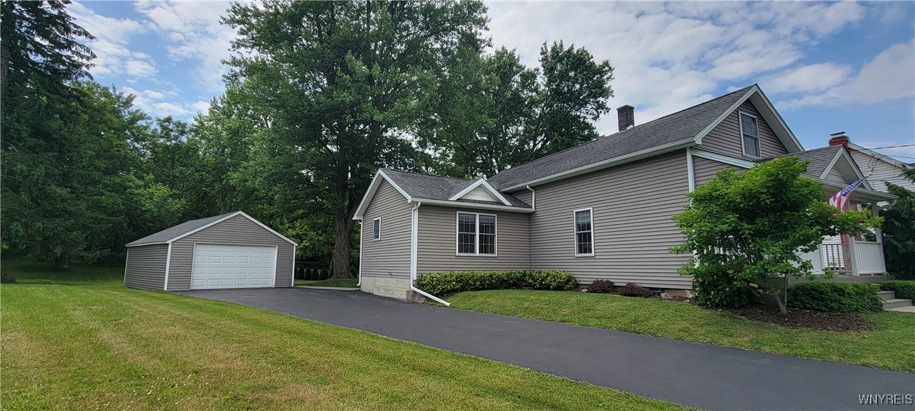 Lockport City, New York 14094, United States, 3 Bedrooms Bedrooms, ,3 BathroomsBathrooms,Residential,Active,163802