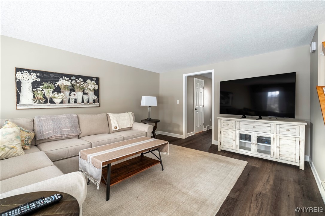 27 Wellington Court N