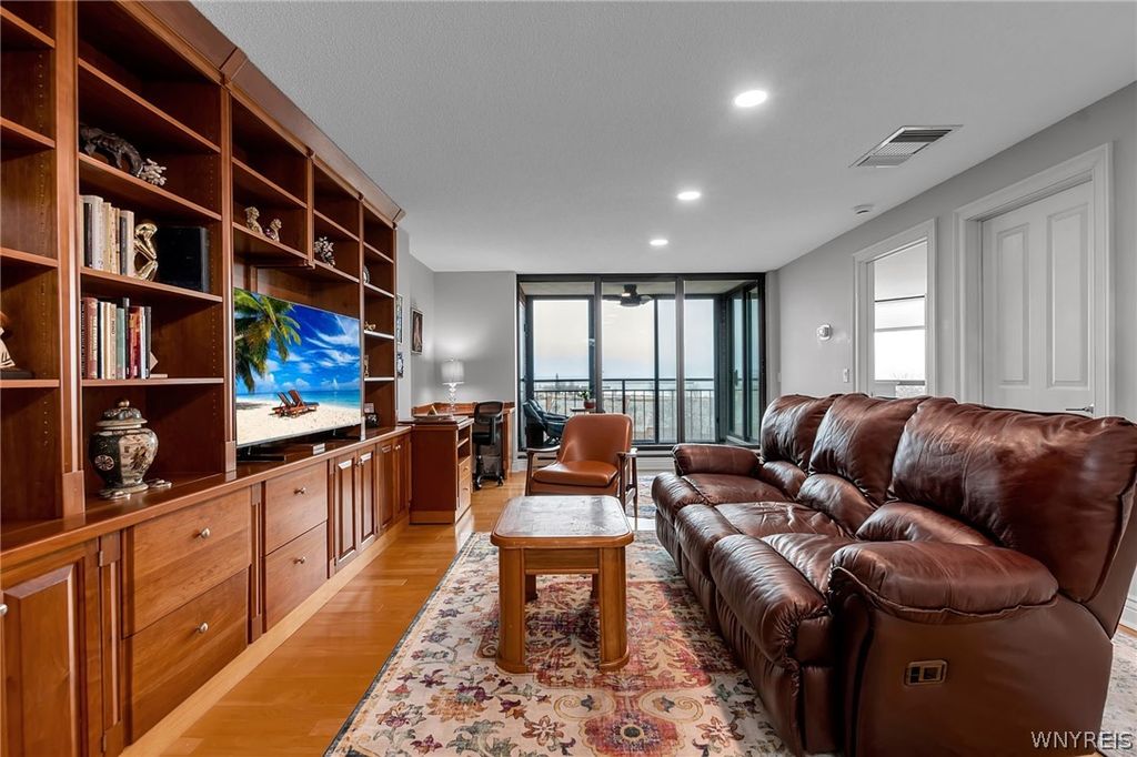 Photo of 75 Ojibwa Circle #505, Buffalo, NY 14202 (MLS # B1668896)