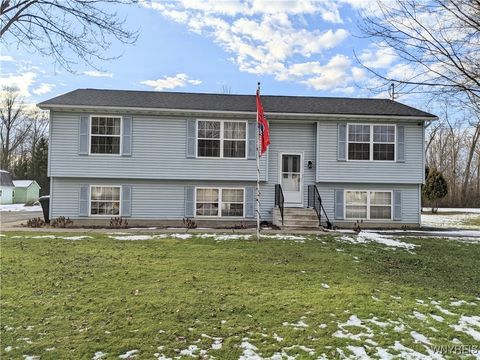 Tiny photo for 6926 Maple Drive #LOWER, Wheatfield, NY 14120 (MLS # B1655415)