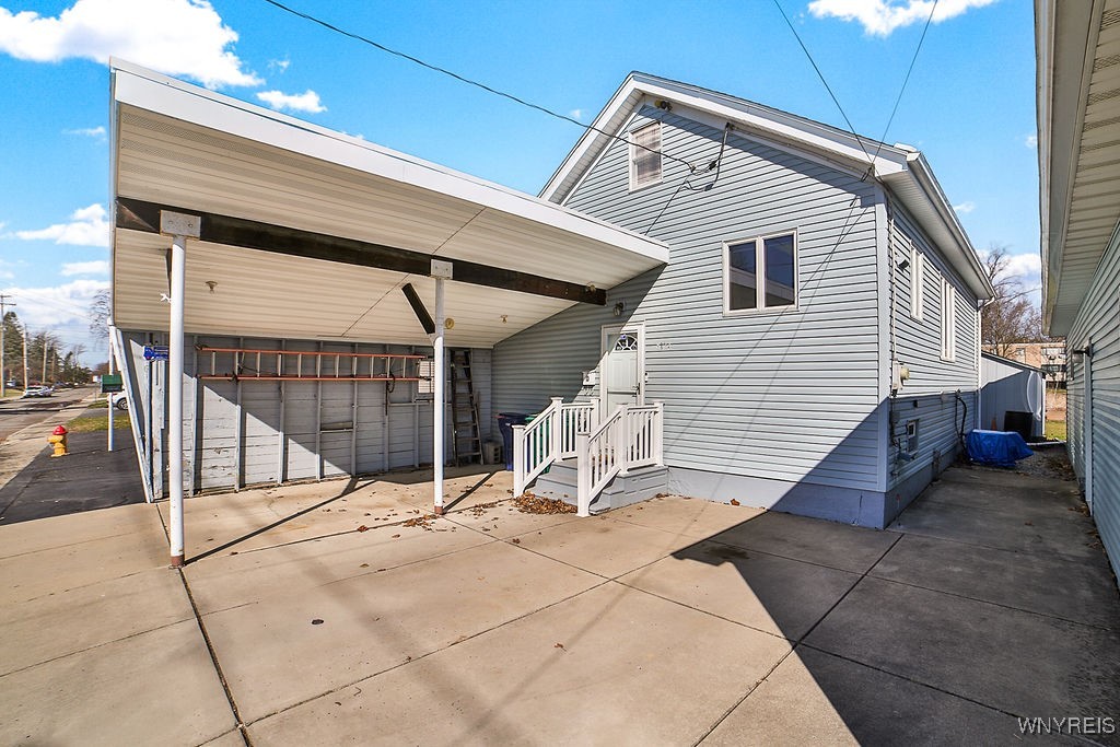 8124 W Rivershore Drive, Niagara Falls, New York image 2