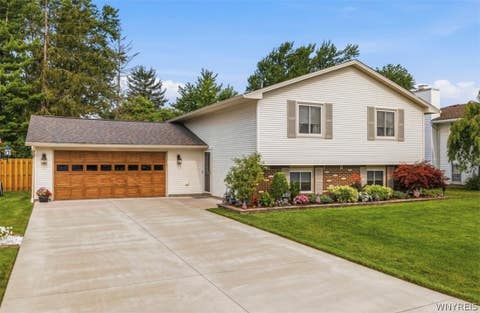 Tiny photo for 5698 Jennifer Drive W, Lockport Town, NY 14094 (MLS # B1701217)