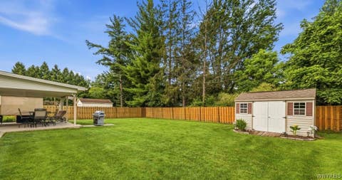 Tiny photo for 5698 Jennifer Drive W, Lockport Town, NY 14094 (MLS # B1701217)