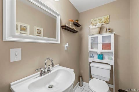 Tiny photo for 5698 Jennifer Drive W, Lockport Town, NY 14094 (MLS # B1701217)