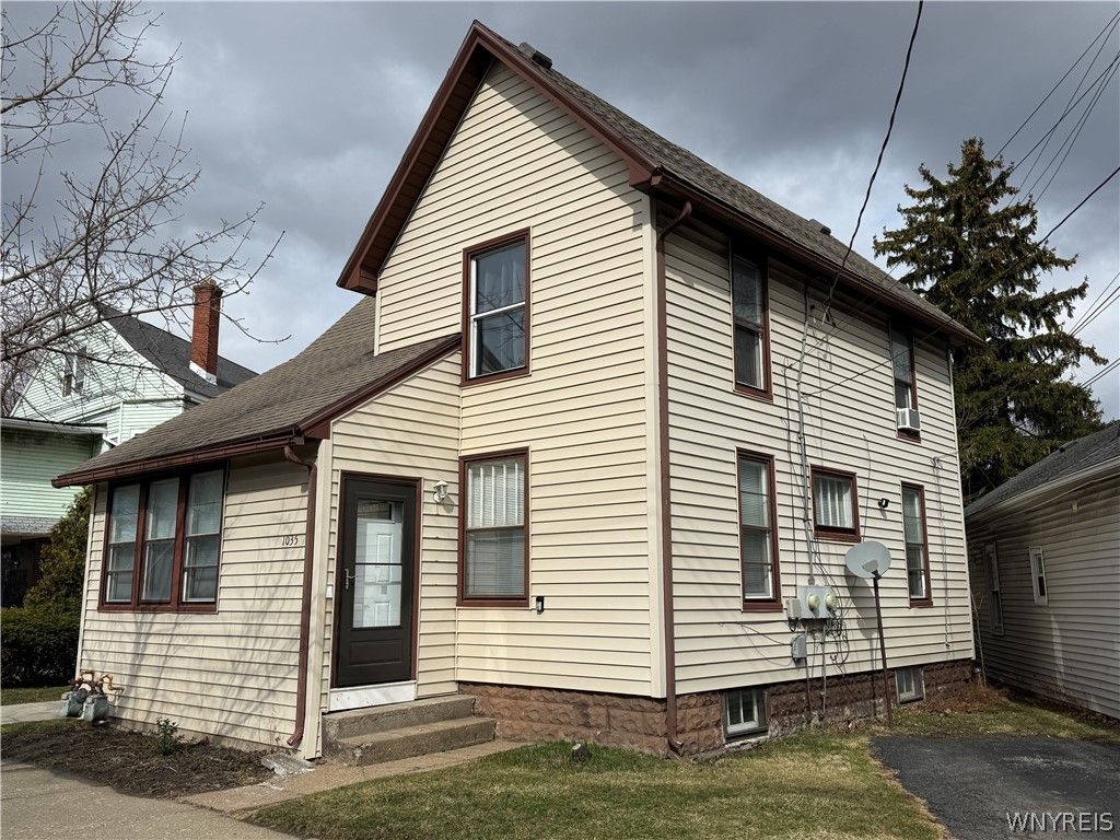 Photo of 1035 Oliver Street, North Tonawanda, NY 14120 (MLS # B1666784)