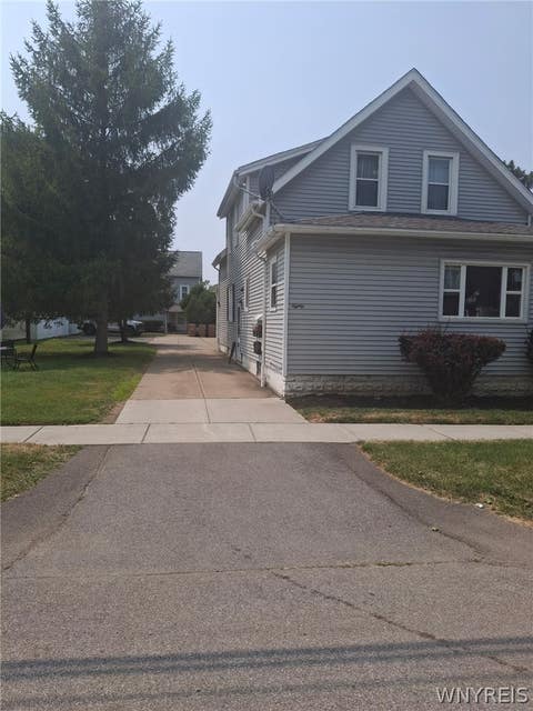 Apartment For Rent - 80 Meadow Place<br/> Erie County, Cheektowaga, NY 14225
