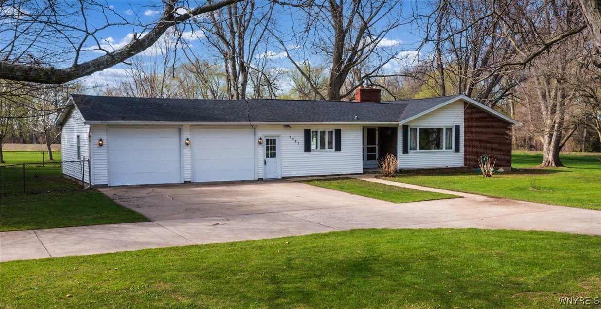 6382 E Lake Road, Newfane, New York image 1
