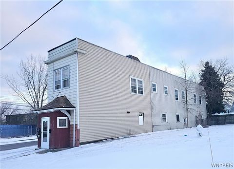 Photo of 371 Riverside Avenue, Buffalo, NY 14207 (MLS # B1667938)