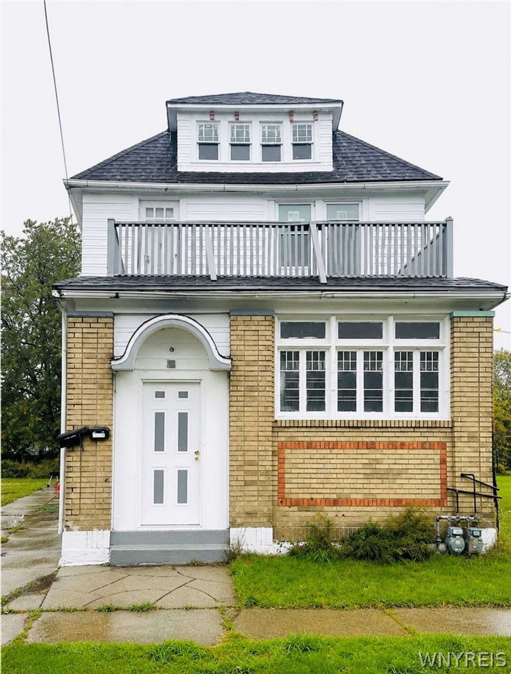 Photo of 296 Strauss Street, Buffalo, NY 14211 (MLS # B1680041)