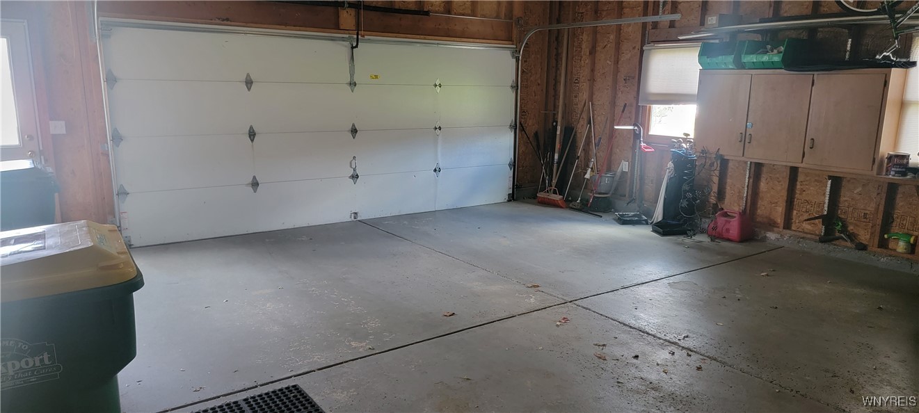 Lockport-Town, New York 14094, United States, 3 Bedrooms Bedrooms, ,4 BathroomsBathrooms,Residential,Pending,29097