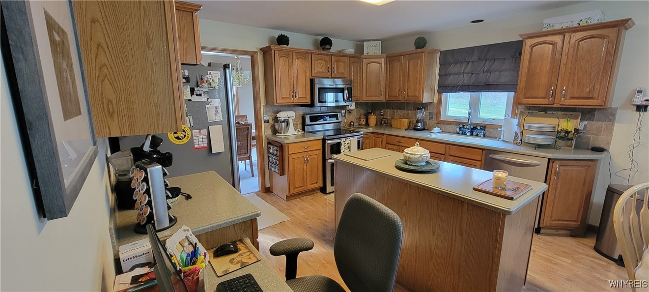 Lockport-Town, New York 14094, United States, 3 Bedrooms Bedrooms, ,4 BathroomsBathrooms,Residential,Pending,29097