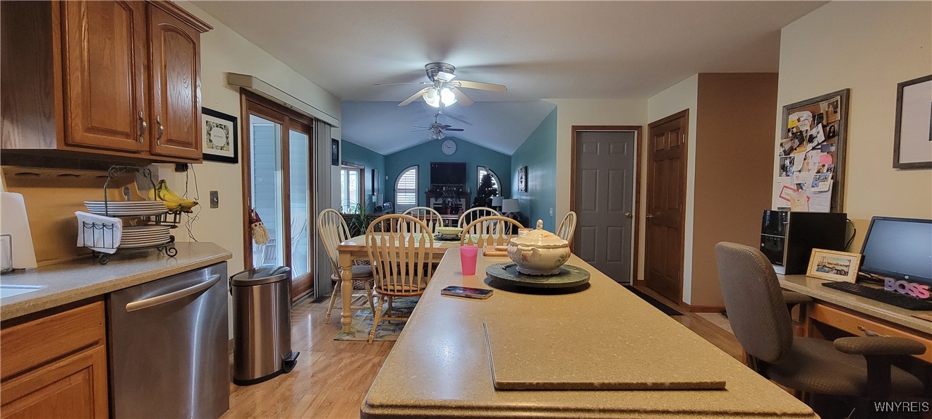 Lockport-Town, New York 14094, United States, 3 Bedrooms Bedrooms, ,4 BathroomsBathrooms,Residential,Pending,29097