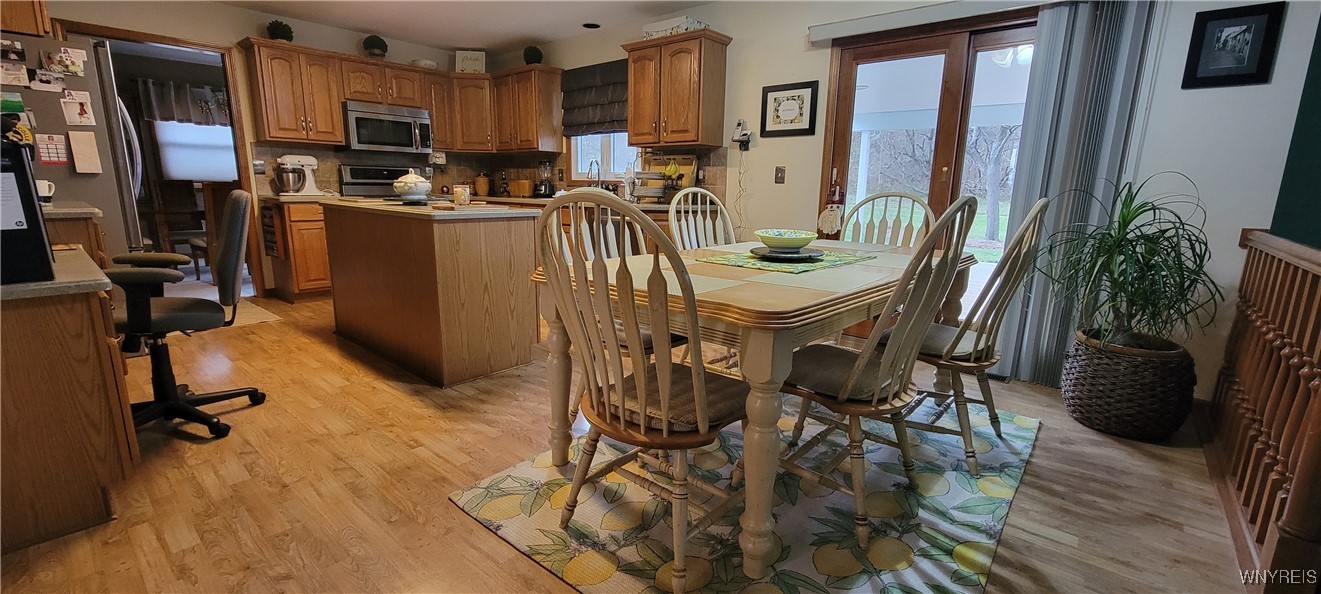 Lockport-Town, New York 14094, United States, 3 Bedrooms Bedrooms, ,4 BathroomsBathrooms,Residential,Pending,29097