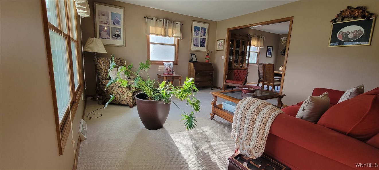 Lockport-Town, New York 14094, United States, 3 Bedrooms Bedrooms, ,4 BathroomsBathrooms,Residential,Pending,29097