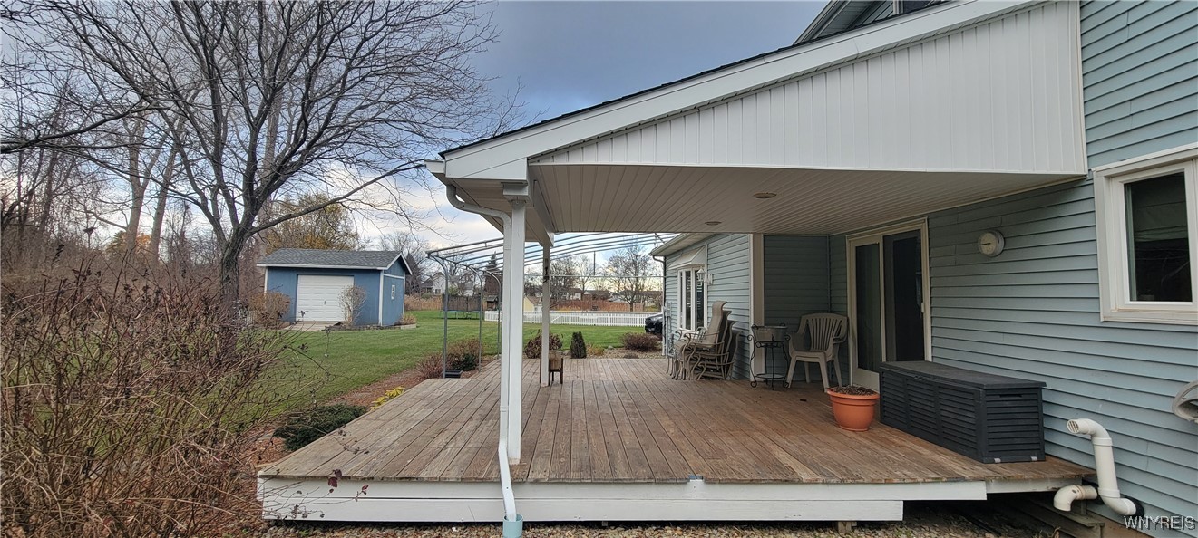 Lockport-Town, New York 14094, United States, 3 Bedrooms Bedrooms, ,4 BathroomsBathrooms,Residential,Pending,29097