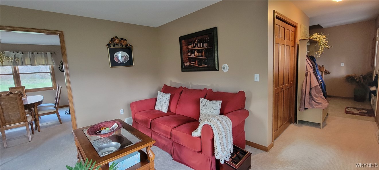 Lockport-Town, New York 14094, United States, 3 Bedrooms Bedrooms, ,4 BathroomsBathrooms,Residential,Pending,29097