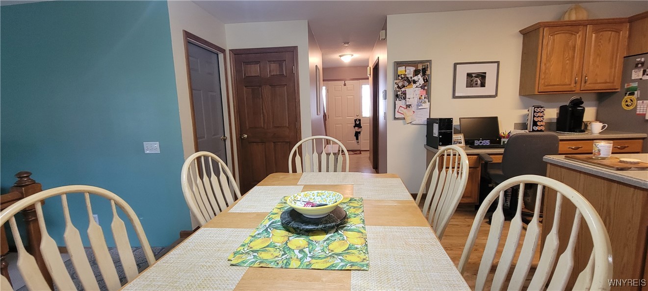 Lockport-Town, New York 14094, United States, 3 Bedrooms Bedrooms, ,4 BathroomsBathrooms,Residential,Pending,29097