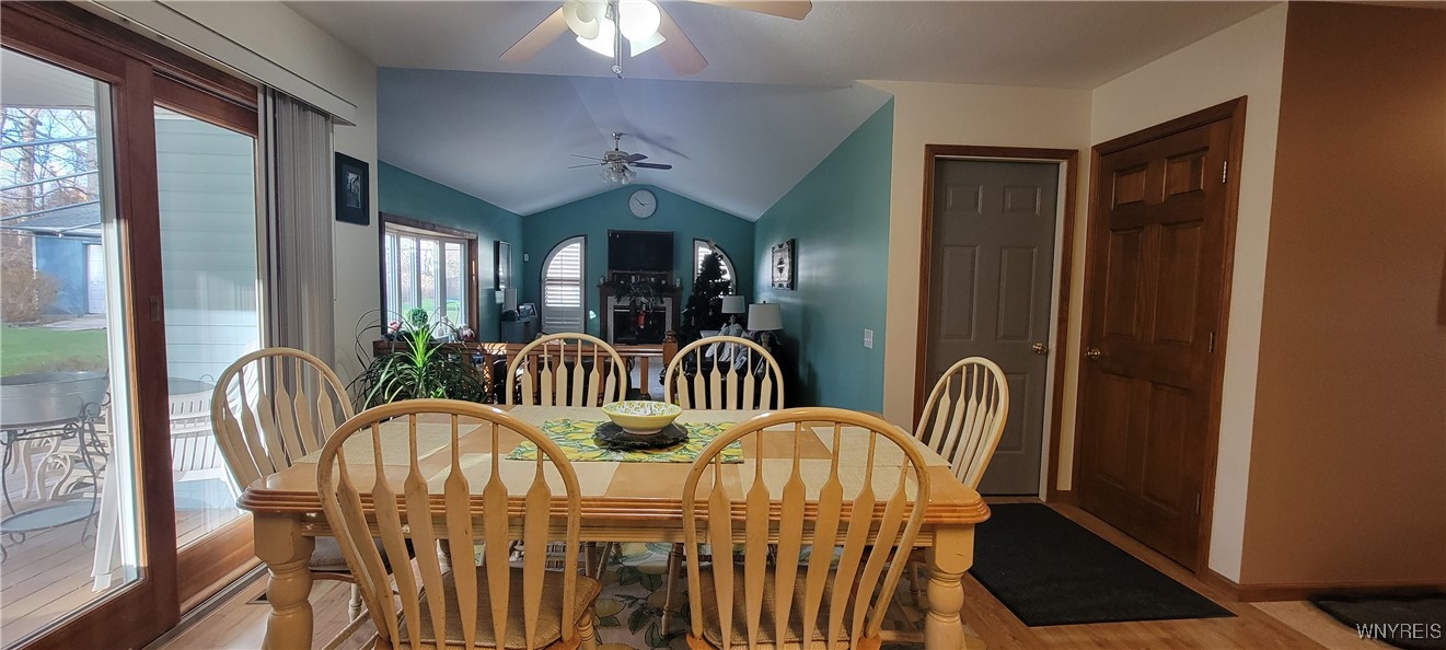 Lockport-Town, New York 14094, United States, 3 Bedrooms Bedrooms, ,4 BathroomsBathrooms,Residential,Pending,29097