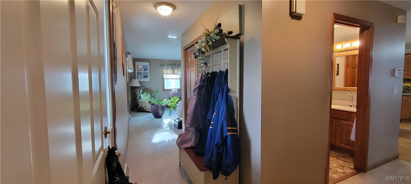 Lockport-Town, New York 14094, United States, 3 Bedrooms Bedrooms, ,4 BathroomsBathrooms,Residential,Pending,29097