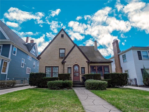Homes For Sale - 42 Linden Avenue<br/> Buffalo, NY 14214
