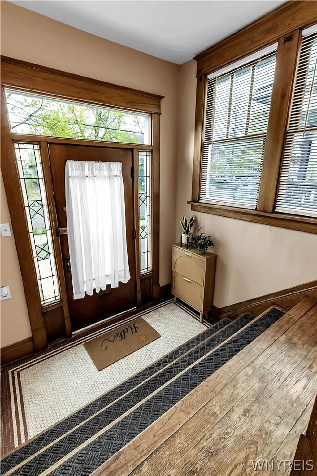 Photo of 30 Ashton Place, Buffalo, NY 14220 (MLS # B1679620)