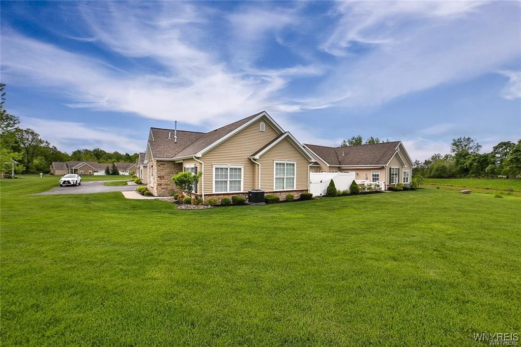 5692 Ferncrest Court #B, Clarence, New York image 3