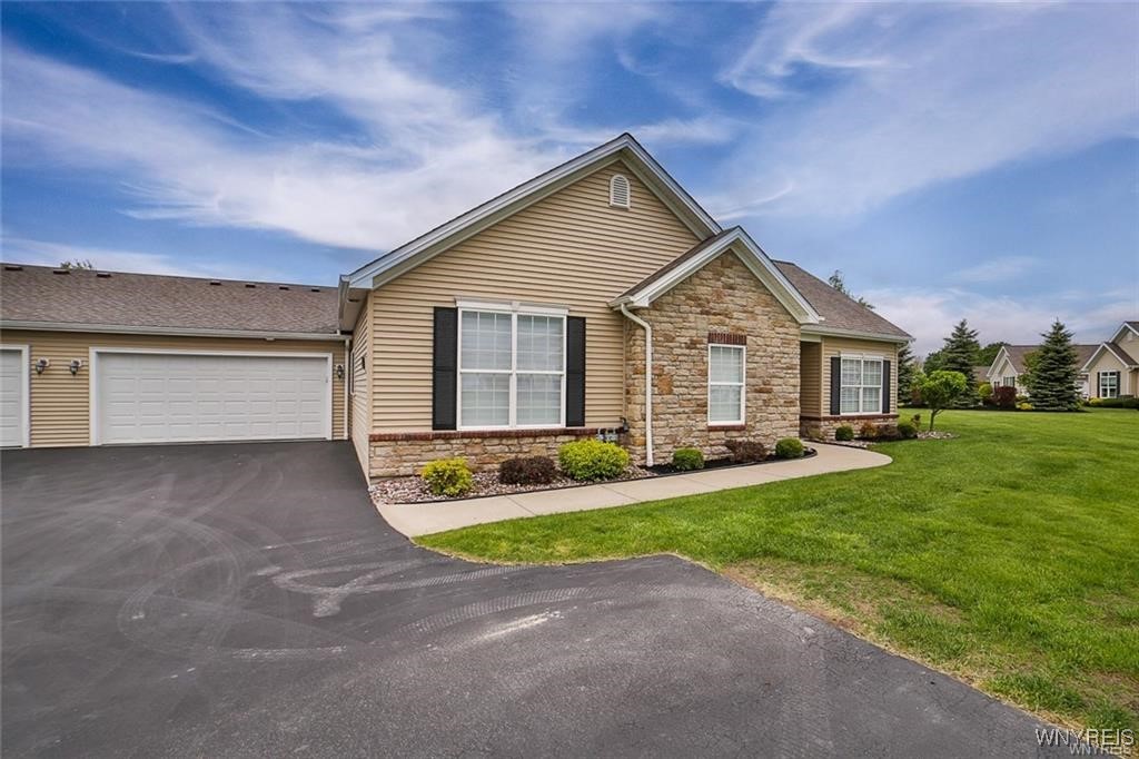 5692 Ferncrest Court #B, Clarence, New York image 4