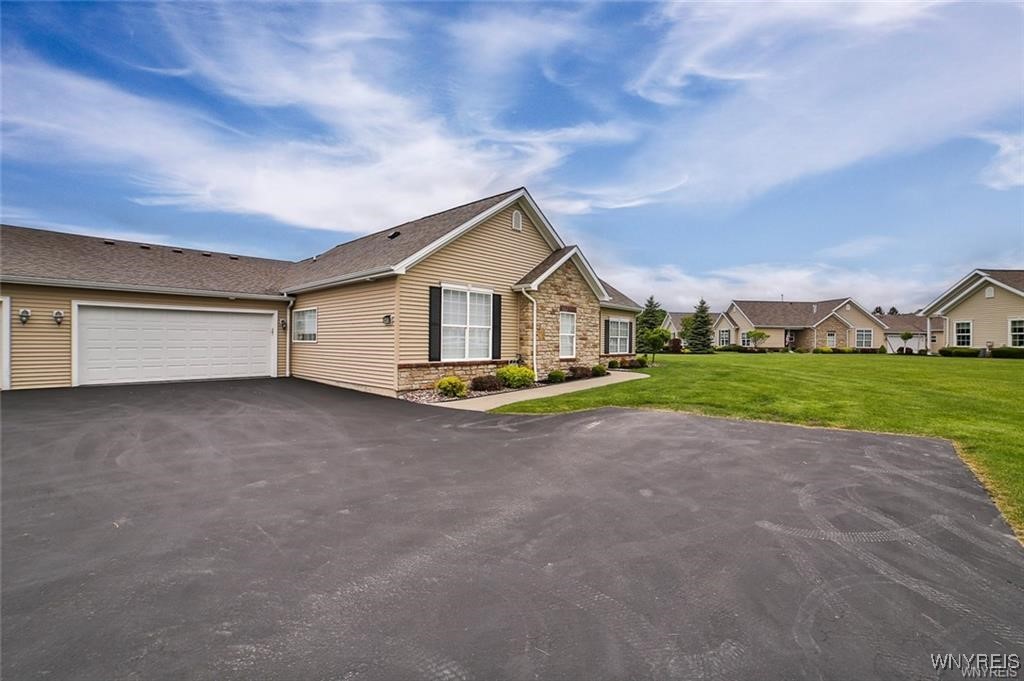 5692 Ferncrest Court #B, Clarence, New York image 2