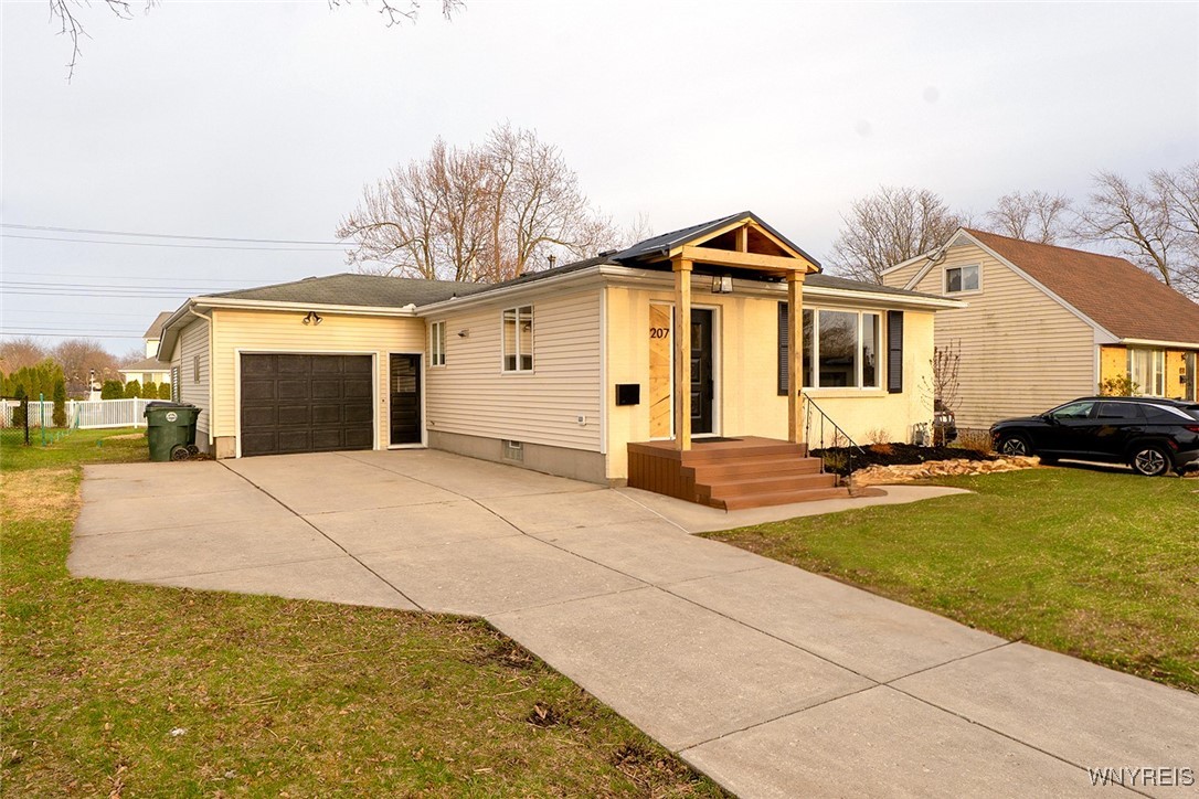 207 Marrano Drive, Lancaster, New York image 2