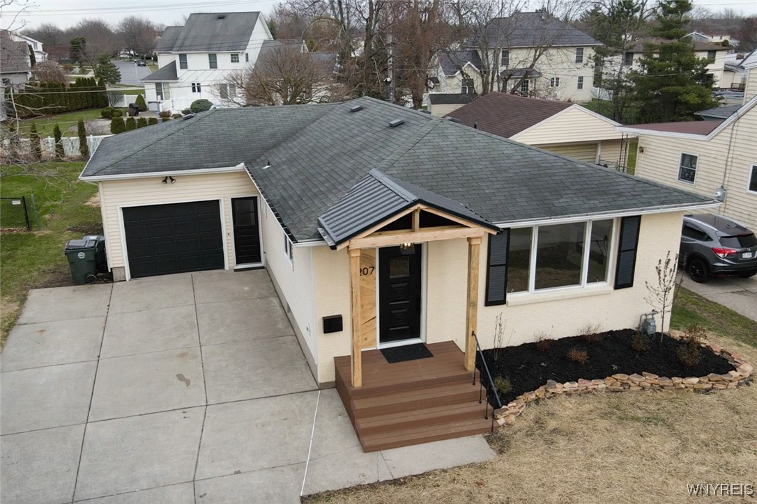 207 Marrano Drive, Lancaster, New York image 4