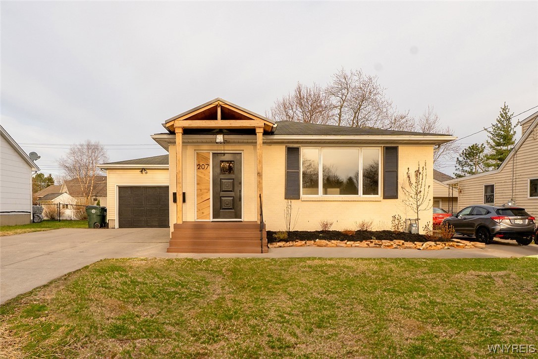 207 Marrano Drive, Lancaster, New York image 1