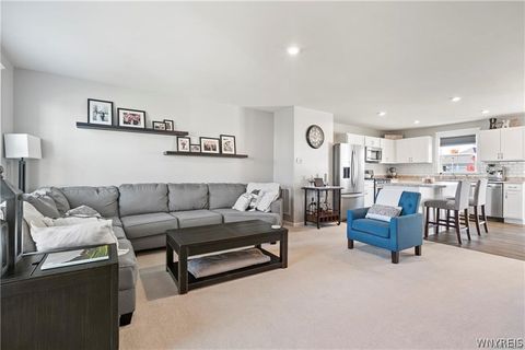 Tiny photo for 2 Stelle Street, Hamburg, NY 14075 (MLS # B1684583)