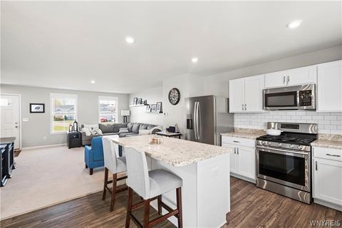 Tiny photo for 2 Stelle Street, Hamburg, NY 14075 (MLS # B1684583)