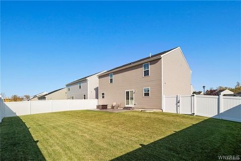 Tiny photo for 2 Stelle Street, Hamburg, NY 14075 (MLS # B1684583)