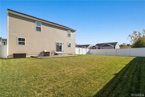 Tiny photo for 2 Stelle Street, Hamburg, NY 14075 (MLS # B1684583)