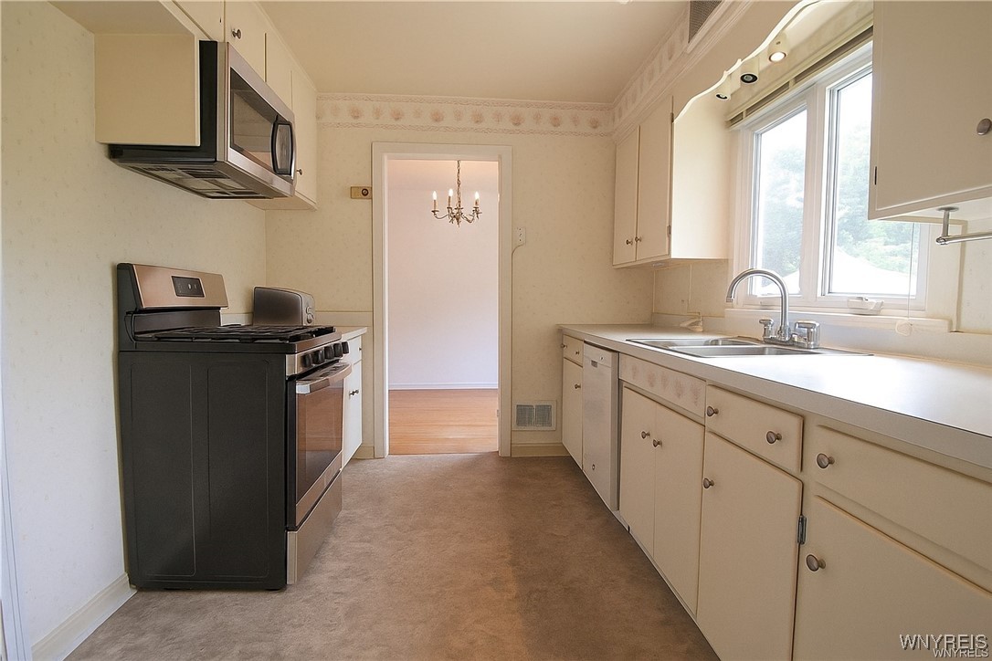 Ridgeway, New York 14103, United States, 4 Bedrooms Bedrooms, ,2 BathroomsBathrooms,Residential,Active,195632