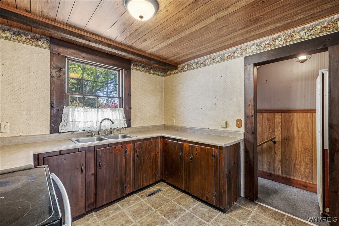 249 Bay Street, Wilson, New York image 6