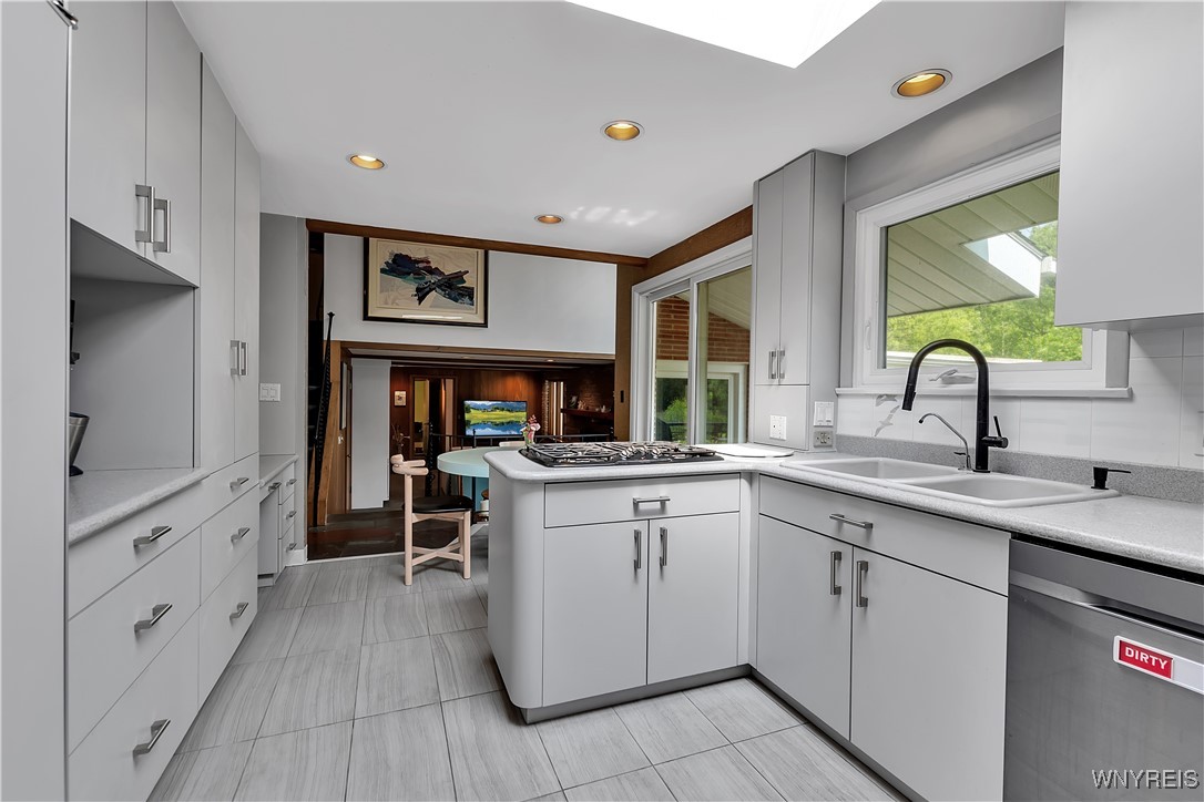 9325 Hunting Valley Road, Clarence, New York image 19