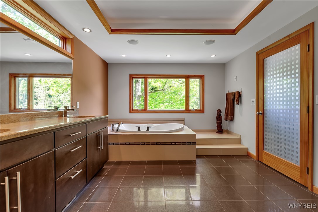 9325 Hunting Valley Road, Clarence, New York image 40