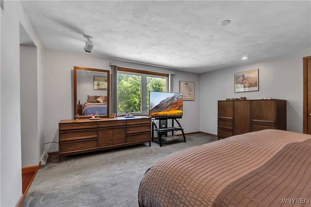 9325 Hunting Valley Road, Clarence, New York image 39