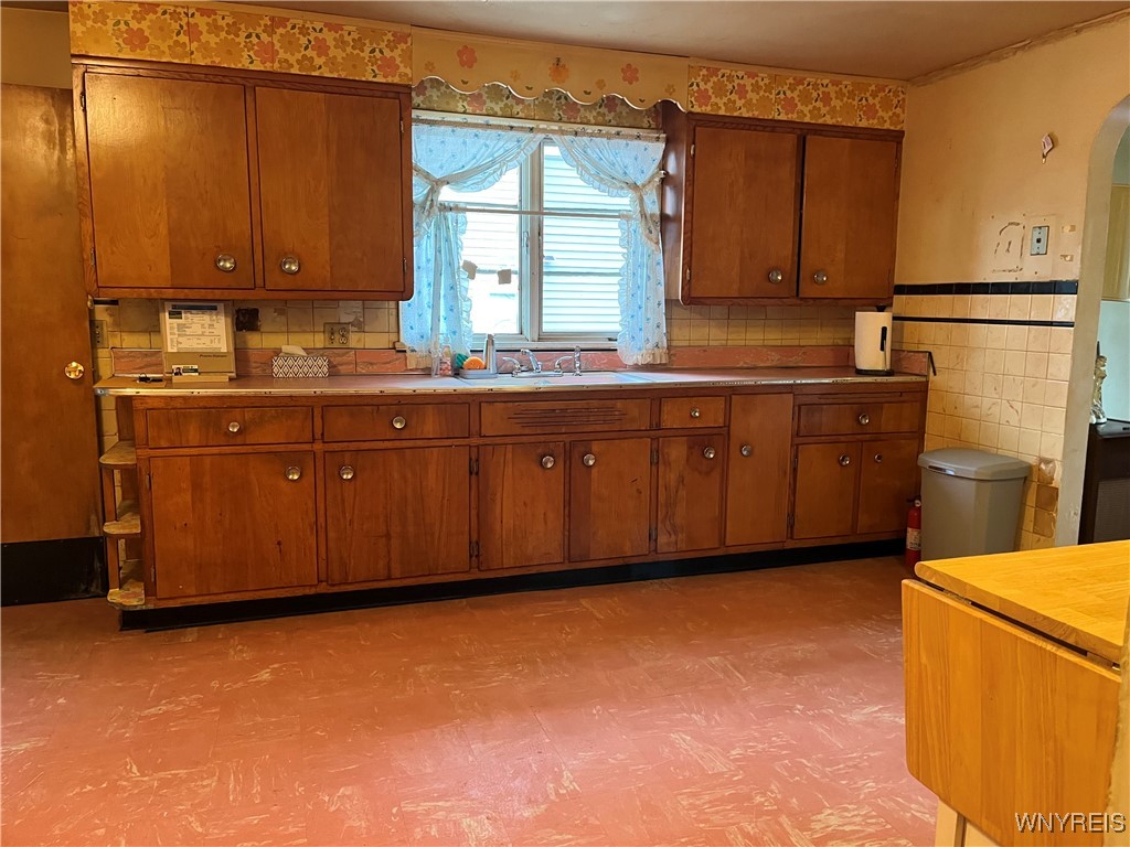 4679 Lake Shore Road, Hamburg, New York image 3
