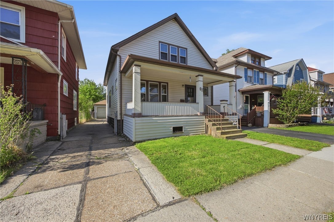 67 E Hazeltine Avenue